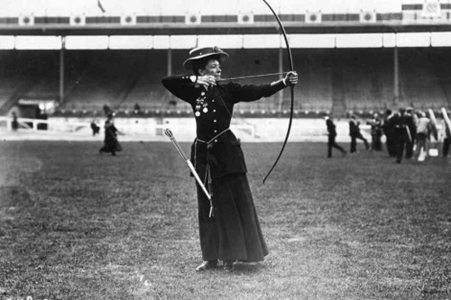 Le sport en 1900 Tir-arc-femme-jo-londres-1908