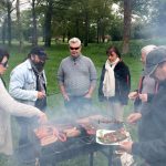 Archers autour du barbecue